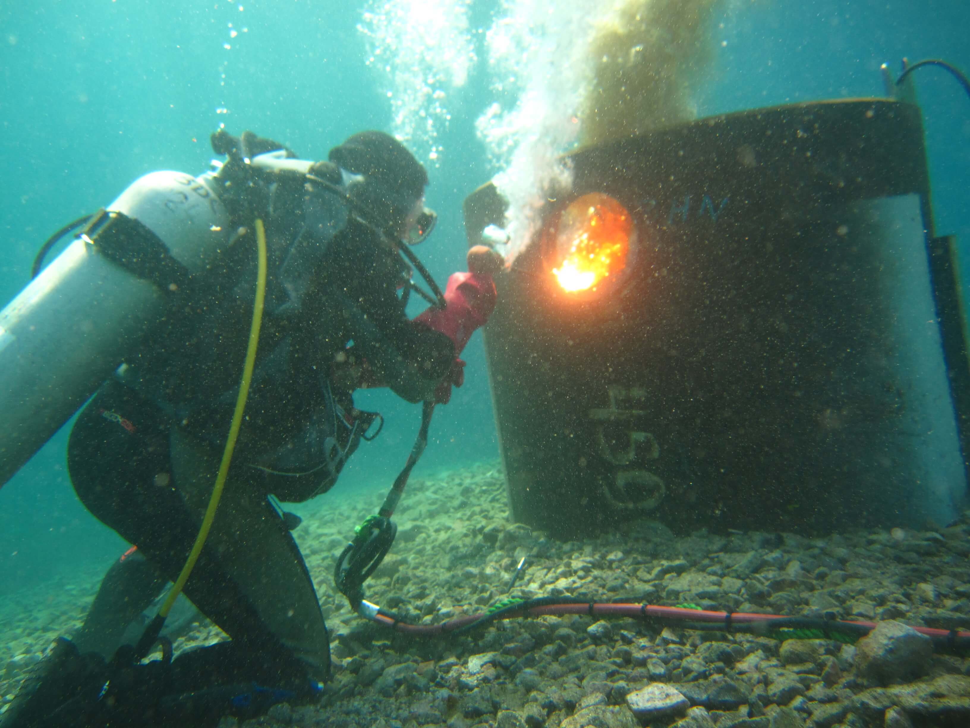 Barracuda's diver prepares a sample of underwater cutting for approval